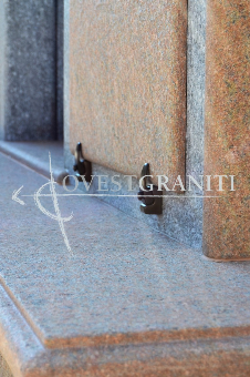 Edicola funeraria in pietra di luserna