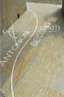 Edicola funeraria in pietra di luserna