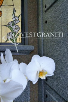 	Particolare interni cappella di famiglia in pietra di luserna rossa e blu