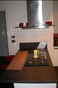 Top cucina in nero assoluto effetto "velvet".