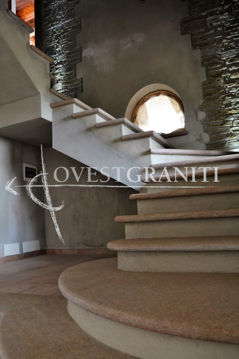 Ovest graniti piano fiammato scale Scala in pietra di luserna
